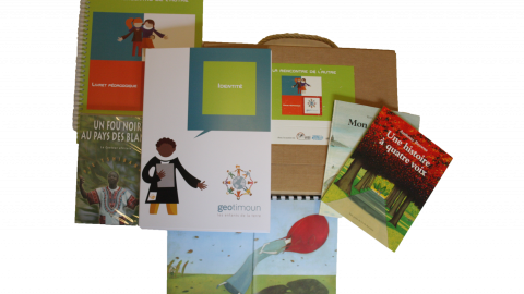 A la Rencontre De l'Autre (valise pédagogique)